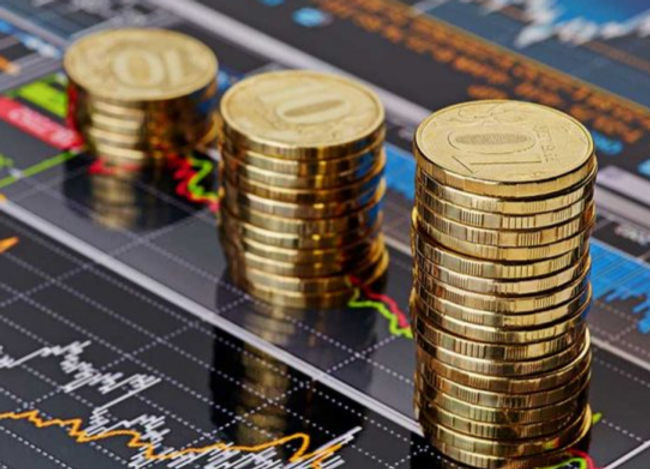 عائد الودائع بالدولار الأمريكي لعام 2025: تحليل العائد للمستثمرين الأجانب